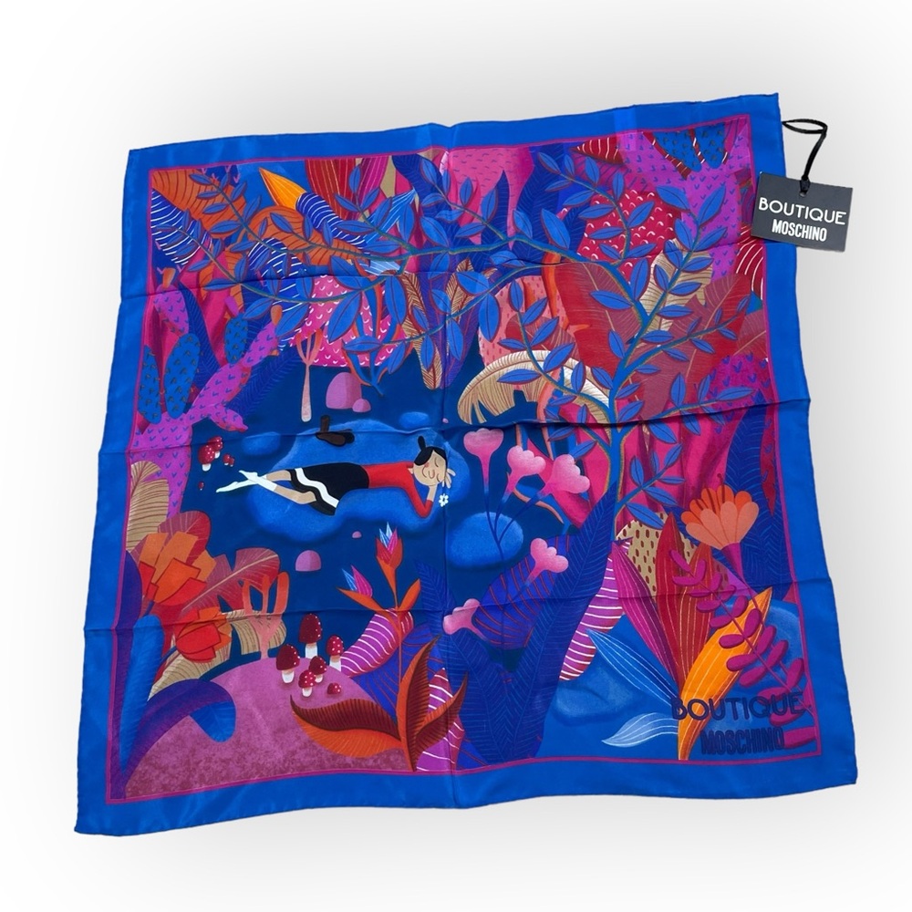 BOUTIQUE MOSCHINO Silk Scarf Floral Print OLIVE
OYL Square from Moschino 19x19” - Picture 9 of 10